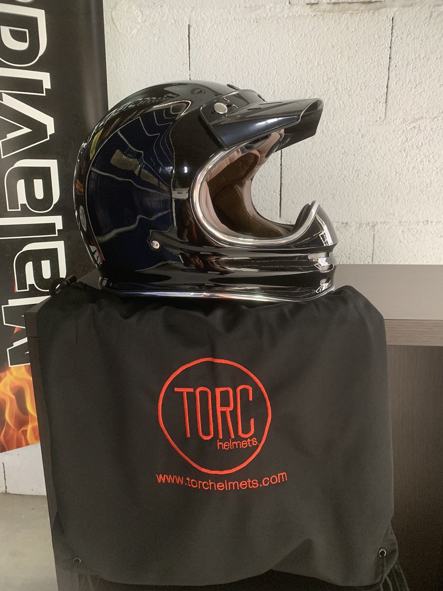 javidffd's tweet photo. Cascos T-3 TORC Retro MX.#helmet ,#helmetdesign ,#torc ,#malavida75,#malaga ,#mijascosta ,#coin ,#granada ,#harleydavidson ,#caferacerstyle ,#bobberstyle ,#scrambler ,#customchorme ,#dynastyle ,#sportsternation https://t.co/6zKvT2mMta