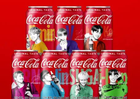 MaireArmy22's tweet photo. Coca cola se están tardando en sacar esta edición especial aquí en México 😭😭😭 toda la comunidad army estaría Féliz. @BTSMexicoAL https://t.co/gtFaYCUtTM