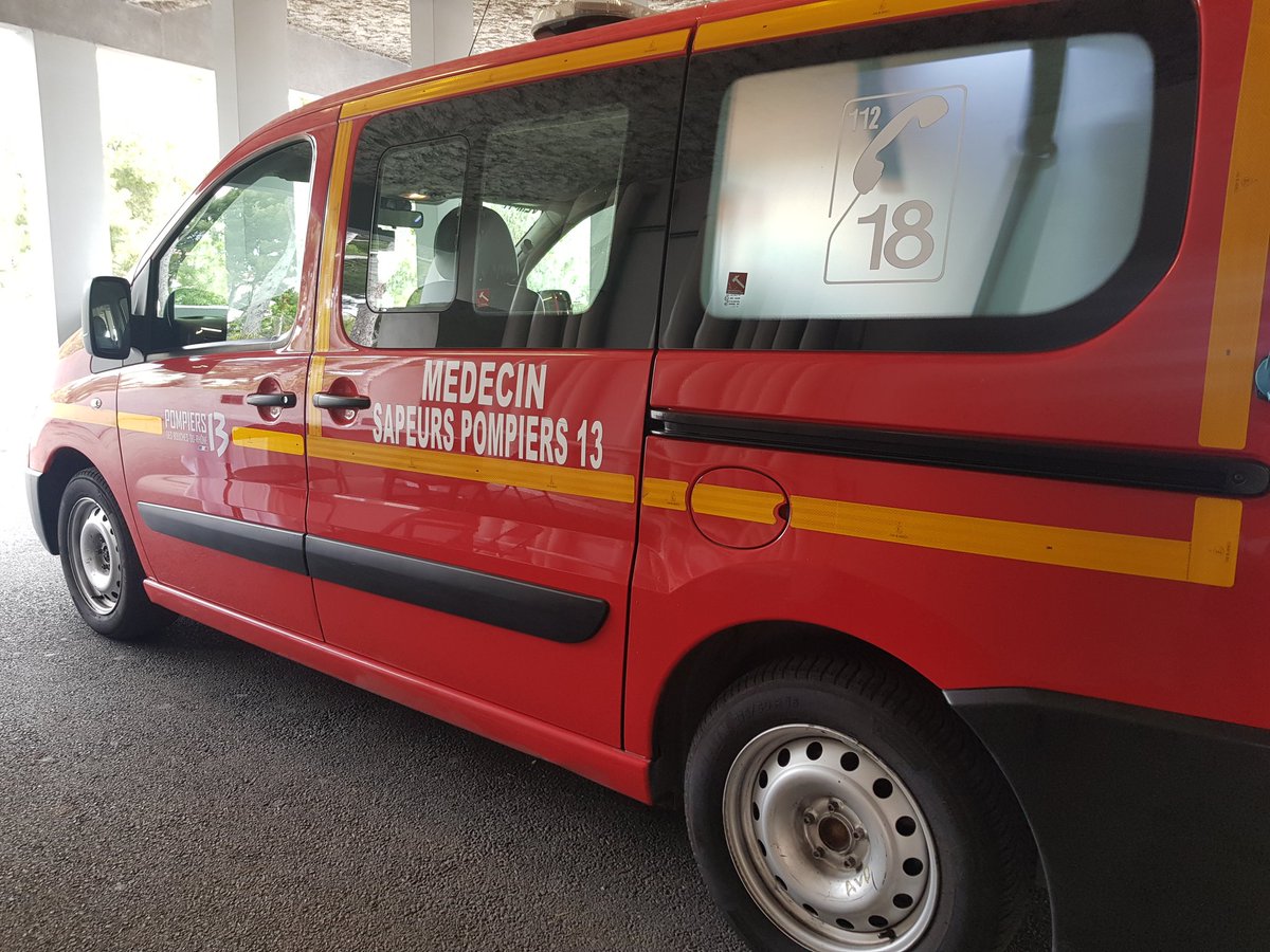 [#Interservices]
Les #Pompiers13 de la Ciotat/Ceyreste et le centre hospitalier de la <a href="/VilledeLaCiotat/">Ville de La Ciotat</a> ont signé une convention pour la mise en place du SMUR (Structure Médicale d'Urgence et de Réanimation). Le #SDIS13 met à disposition un véhicule léger médicalisé de #secours.