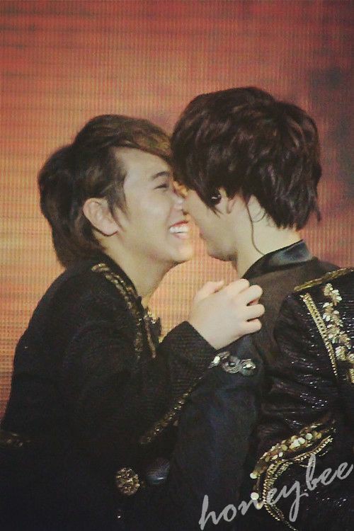 OriginalELFSuJu's tweet image. เฮ้อออ คิดถึงจัง รอโมเม้นนะ ชิปคนนี้ไม่เคยทิ้งเรือไปไหน เฝ้ารอดูเรือโผล่ขึ้นจากน้ำเสมอ ต้องมีสักวันแหละ ต้องมี... #KyuMin