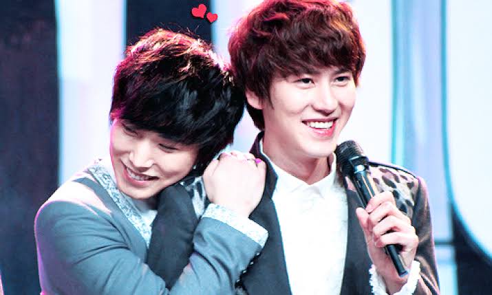 OriginalELFSuJu's tweet image. เฮ้อออ คิดถึงจัง รอโมเม้นนะ ชิปคนนี้ไม่เคยทิ้งเรือไปไหน เฝ้ารอดูเรือโผล่ขึ้นจากน้ำเสมอ ต้องมีสักวันแหละ ต้องมี... #KyuMin