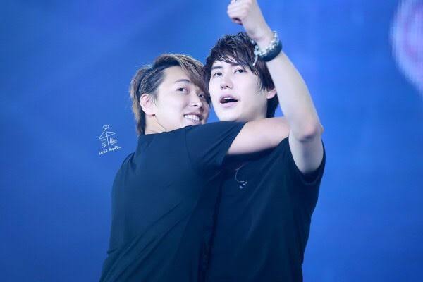 OriginalELFSuJu's tweet image. เฮ้อออ คิดถึงจัง รอโมเม้นนะ ชิปคนนี้ไม่เคยทิ้งเรือไปไหน เฝ้ารอดูเรือโผล่ขึ้นจากน้ำเสมอ ต้องมีสักวันแหละ ต้องมี... #KyuMin