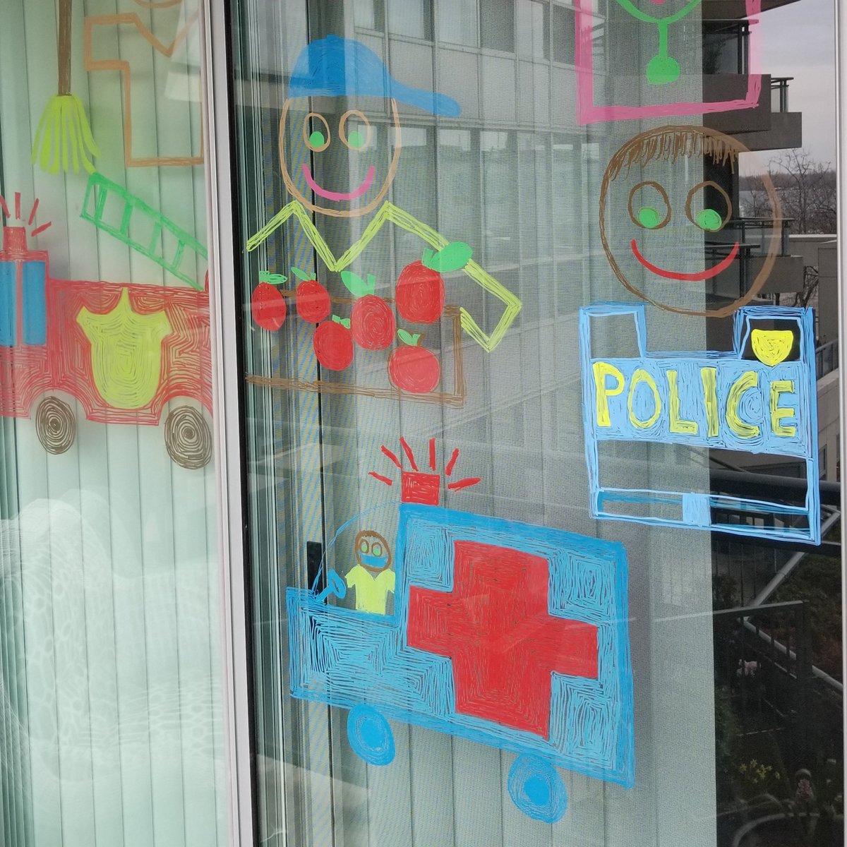 auntkkTO's tweet photo. @TPSChrisBoddy Thank you for all you do. #TorontoPolice #EssentialWorkers https://t.co/Wfwlqrw05y
