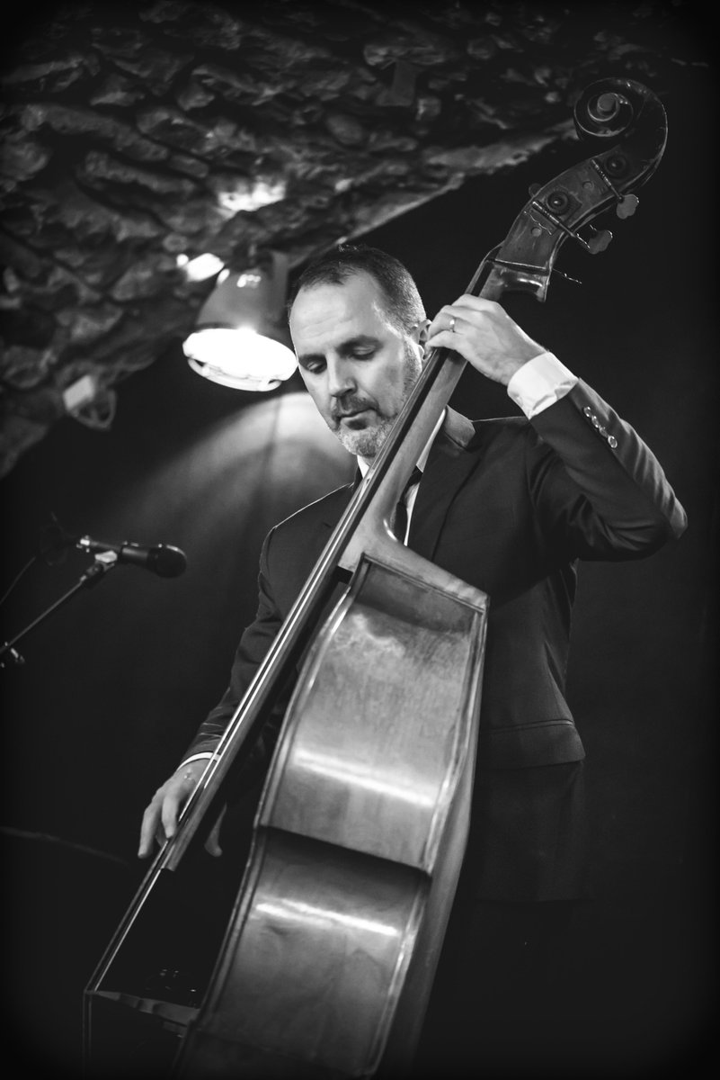 hotclubdelyon's tweet photo. Souvenirs du concert de Clovis Nicolas Quartet avec Clovis
#SteveFishwick, #DmitryBaevsky & #leonparker https://t.co/YYeRaogA2J