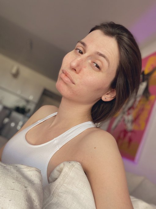 Lol, when you&rsquo;re feeling cute but also coffee hasn&rsquo;t been made yet. https://t.co/OpeYRAC40o