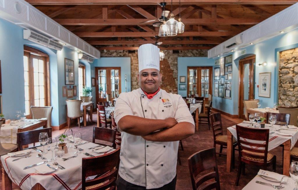 Vrouekeur's tweet photo. Met inperking is dit tyd vir nuwe resepte. Sjef Wade Kearns van The Quarter Kitchen in The Portswood Hotel, stel sy Kaap-Maleise resepteboek beskikbaar én jy kan ’n ete vir 2 wen. Gebruik #CookingWithQuarterKitchen op sosiale media as jy resepte uit boek maak. @ThePortsWoodSA https://t.co/CrOWxBNRfB