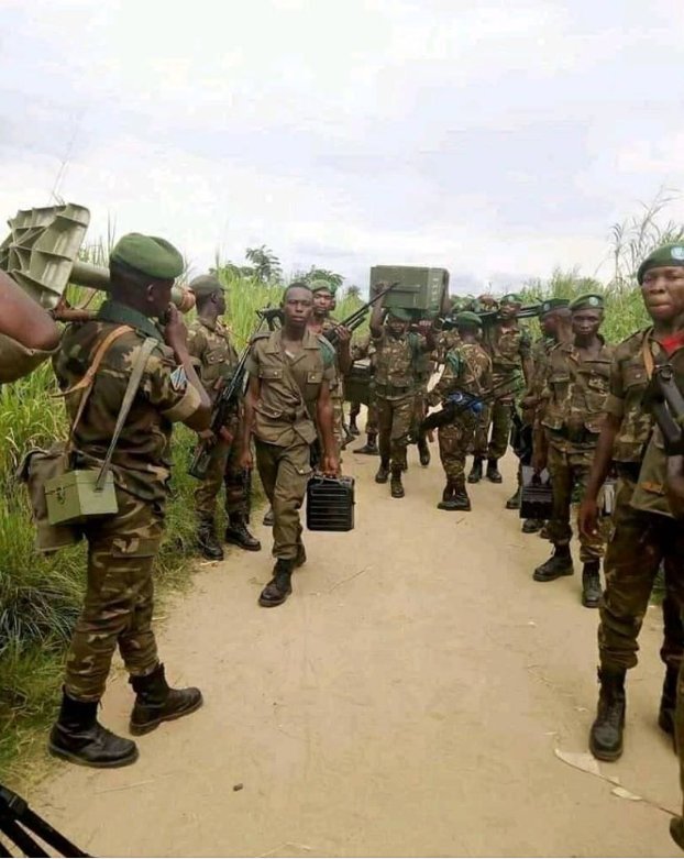 freddykadiata94's tweet photo. 🔴 Tensions militaires #RDC #Zambie : #Kinshasa semble prête à l'option militaire. Une délégation sécuritaire est en ce moment à #Lubumbashi (Min. de la défense + hauts gradés). Les #FARDC sont maintenant déployés à #Kalubamba #Moliro (même troupe qui a défait les #ADF à Madina). https://t.co/dhFTipWQYS