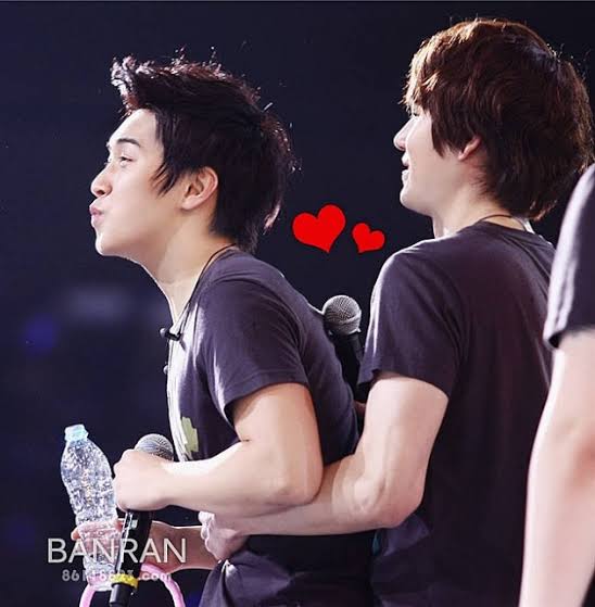 OriginalELFSuJu's tweet image. อยากตื่นมาแล้วรู้ข่าวว่าคยูมินมีโมเม้นเลยอ่ะ เรือร้างมาหลายปีแล้ว ฮือออ คิดถึงจนน้ำตาคลอเลยอ่ะ คิดถึงโว้ยยยย #KyuMin