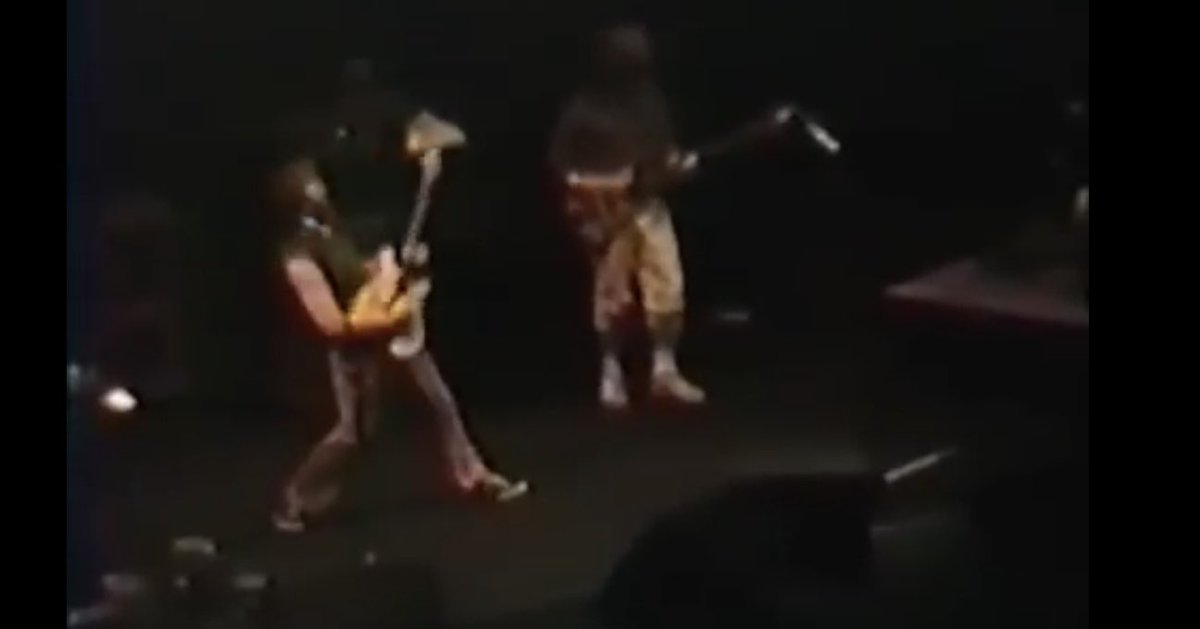 _dennis_system's tweet image. Big one coming tonight! 12/9/95 #phishvideoproject #fall95 #silentjam 
8:30pm &amp;amp; 1am 
cytu.be/r/drbjr320
