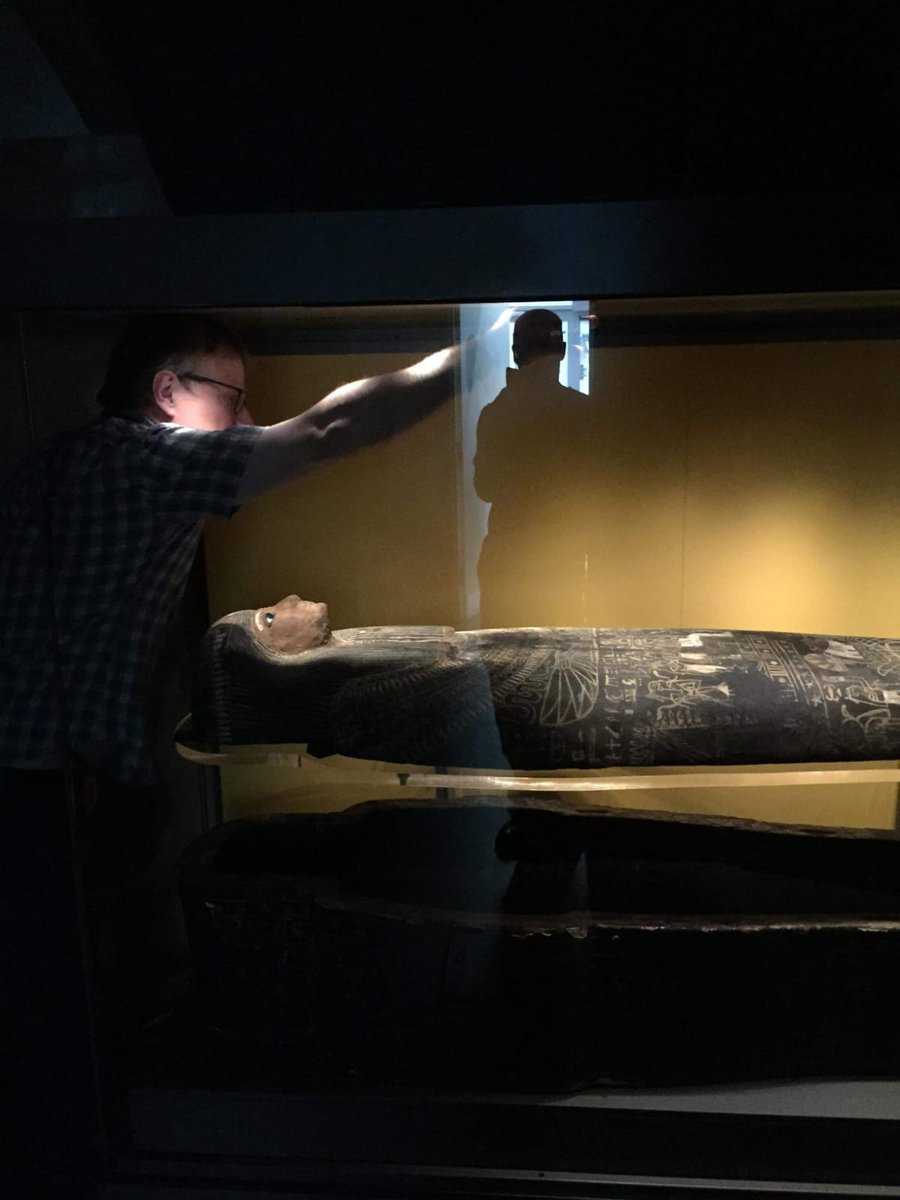 WFMuseums's tweet photo. For one #MuseumMomentsMW we recall the excitement of the day when #Perenbast came to Wakefield Museum. Then once safely in the display case one of the curators took this pic @EgyptMcr @MuseumWeek #GatewayToEternity https://t.co/uaCJzXZXzI
