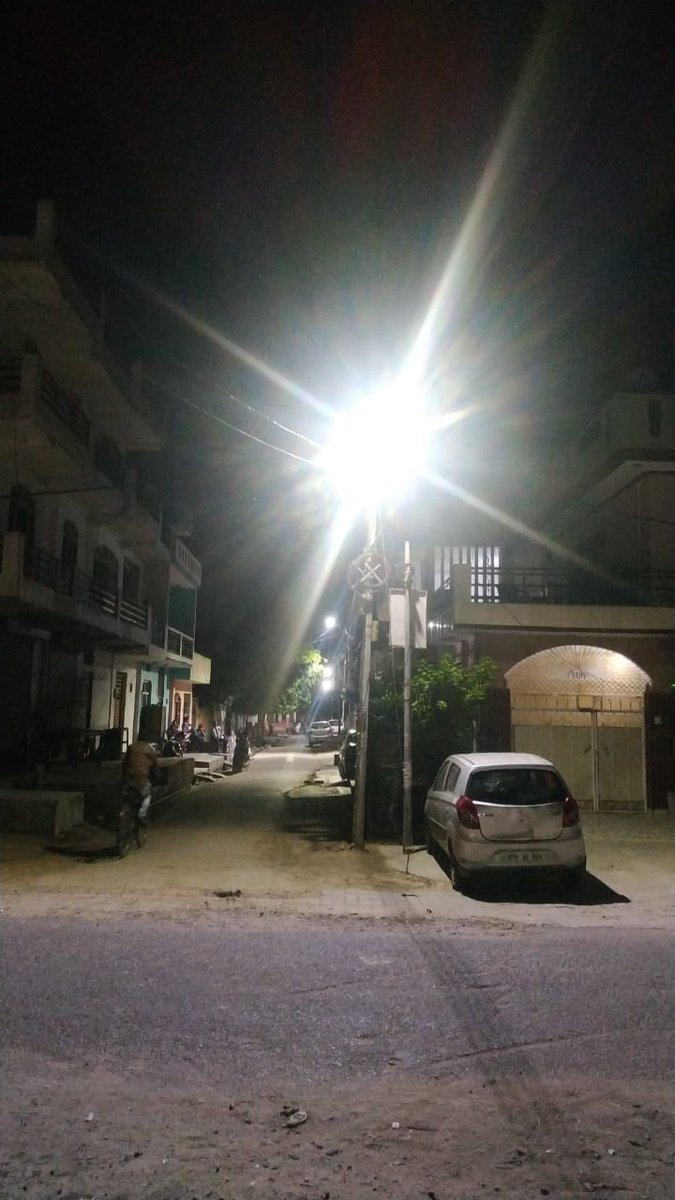 VikasChandra92's tweet photo. Sometimes just looking up and seeing the light is enough to understand that someone is there for us. Thank you @EESL_India to give a hope of light.
#Kanpur
#EESLSpirit #UjalaPrakashPathKa @ankursharma63 Ji, @SinhaSonadhari  ji https://t.co/ni0ODYF9zc