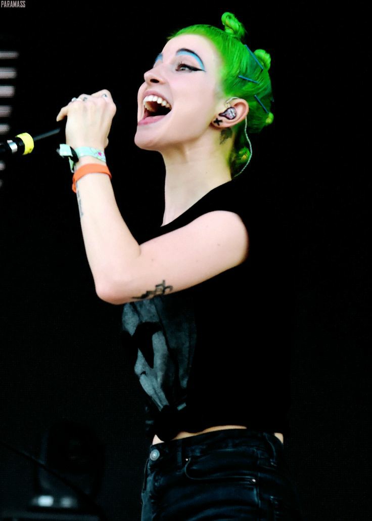 Hayley Williams as frogs: a thread.