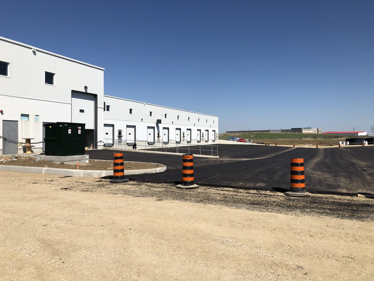DancorConstruct's tweet photo. Dancor is delighted to see our new, multi-tenant projects get their first coat of paving. 🚧 Many thanks to Dufferin Construction for getting the crews on-site and for DPA Contracting for getting our new sidewalks and curbs finished. 👷 #newconstruction #pavement #concrete https://t.co/scSGEjl2My