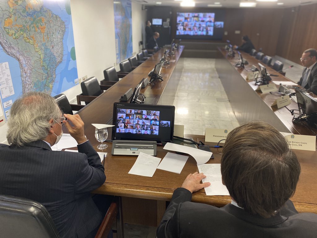 jairbolsonaro's tweet photo. Reunião virtual com os maiores empregadores do Brasil. O cenário é preocupante. Uma economia devastada afetará diretamente na saúde. Se verdadeiramente prezamos pela vida e bem estar, devemos evitar um desastre ainda maior que o vírus. Saúde e comida na mesa andam juntos! https://t.co/CGAgVklPLv