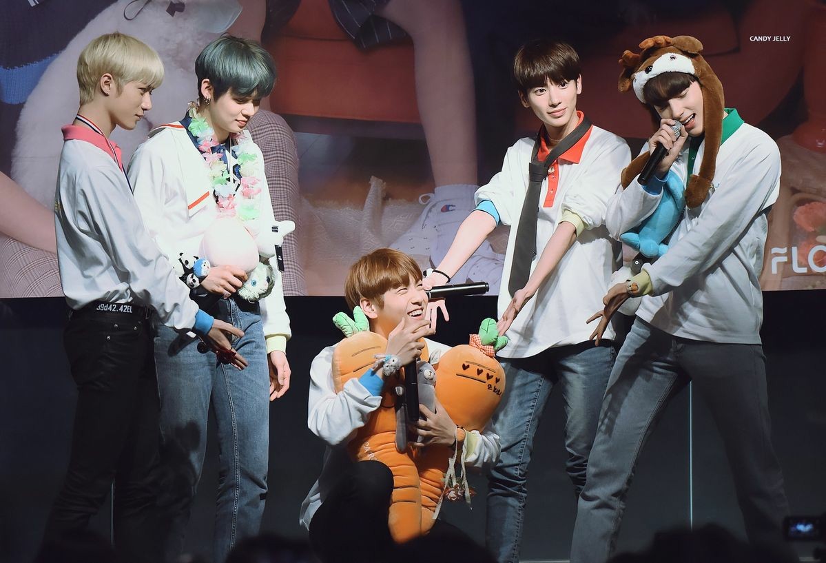TXT being the cutest babies with plushies.A thread