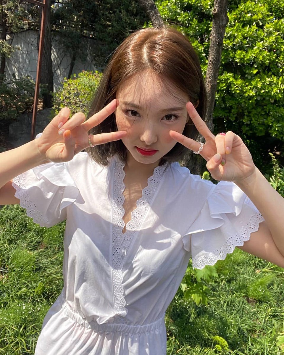 cherryb922's tweet photo. Flowering...🌷
#트와이스 #TWICE 
#나연 #Nayeon #ナヨン https://t.co/6CYpadzMwK
