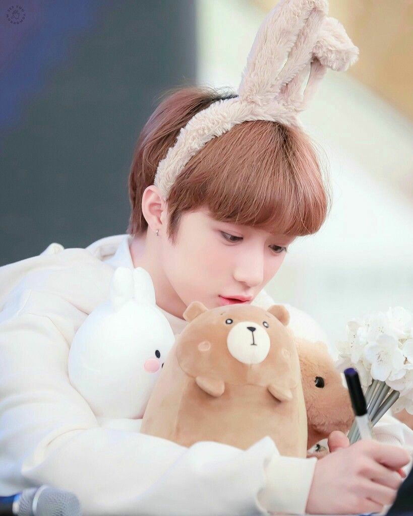 The amount of photos I have of beomgyu with plushies is unhealthy 