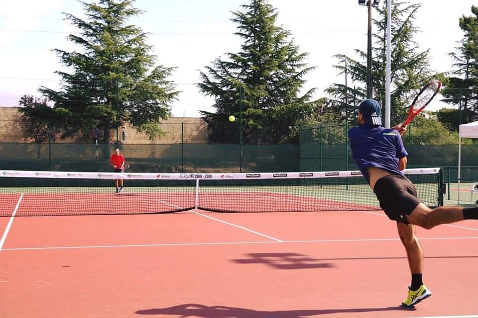 desmor_pt's tweet photo. As aulas e os jogos de Padel e Ténis estão de regresso em Rio Maior. 🎾 https://t.co/enFxs4Qx74