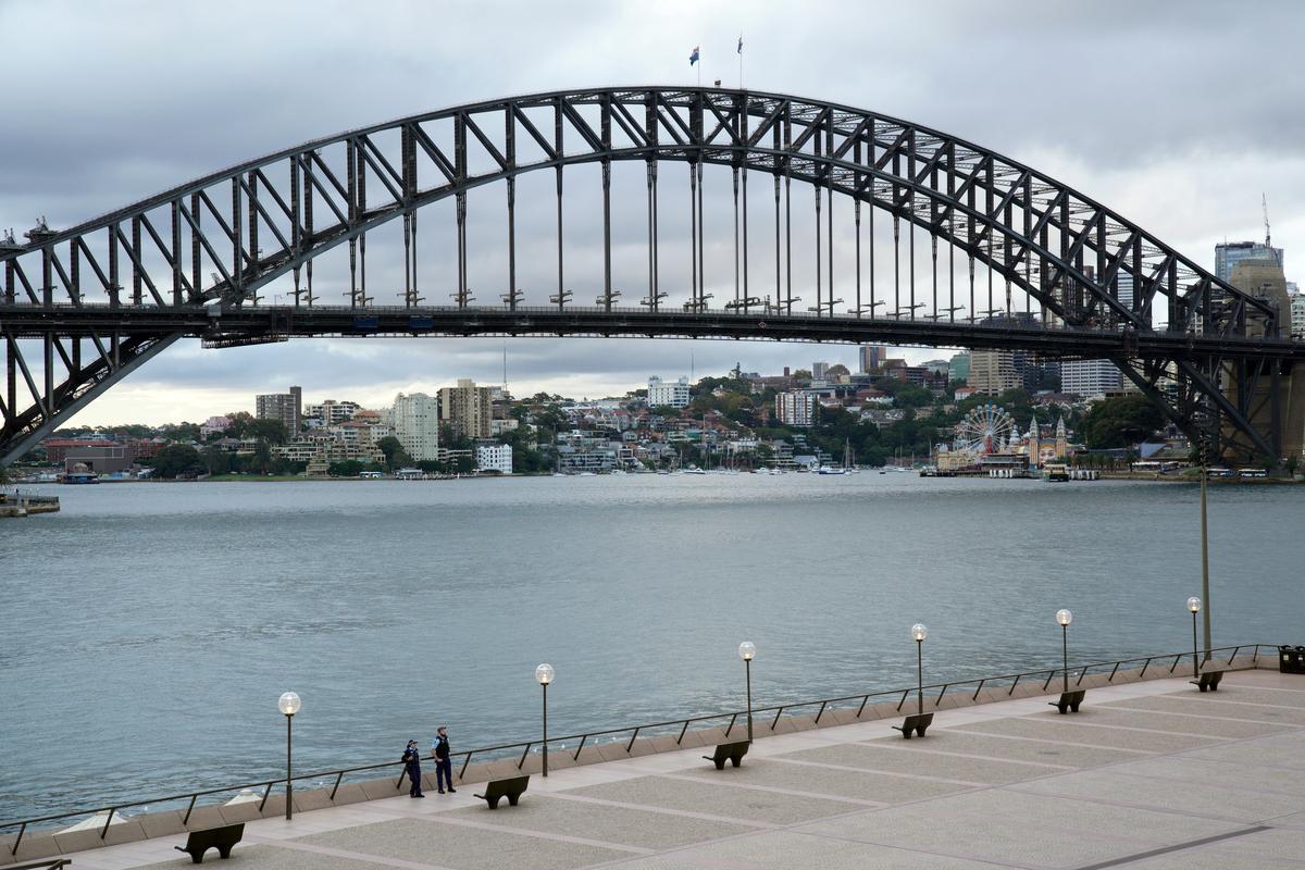 br8kbarriers's tweet photo. Australia investigates if 'illegal' medical worker dinner party behind coronavirus bump https://t.co/qtEoalvYuO https://t.co/Fj1G05kJub