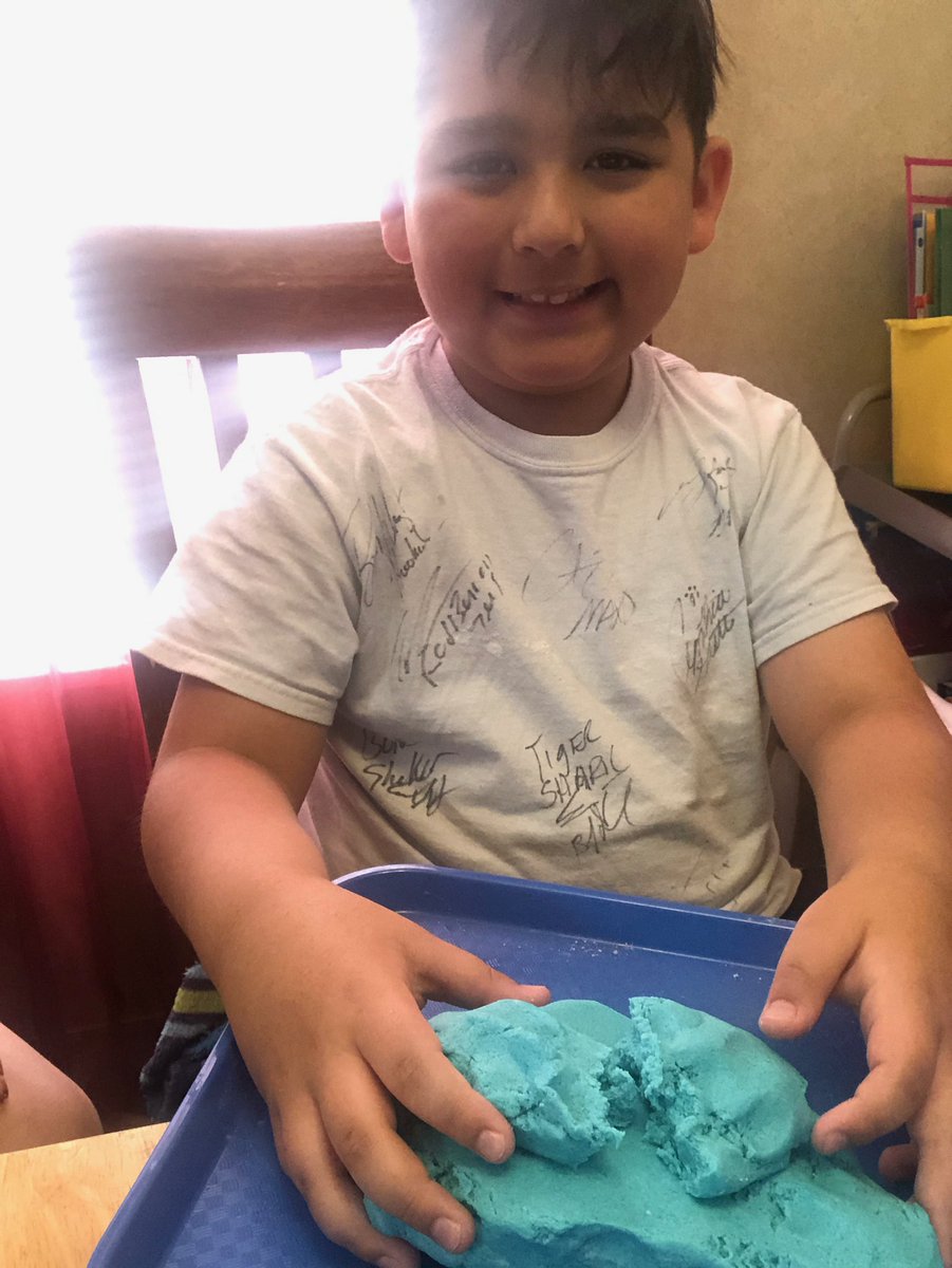 Laclaborn's tweet photo. My ❤️ is full seeing these kids make play dough with me&amp;my girls during our Zoom. One says “It helps you when you’re stressed out &amp; calms you down”. Those smiles! Parents too! #thecoleway @NISDCole #NISDsel https://t.co/iSox5uaRG1