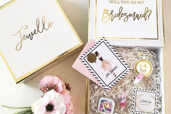 bridalguidemag's tweet photo. Your bridal party will love these pre-made gift boxes 💓
https://t.co/hdhFgilM7B https://t.co/w85LSGAvp2