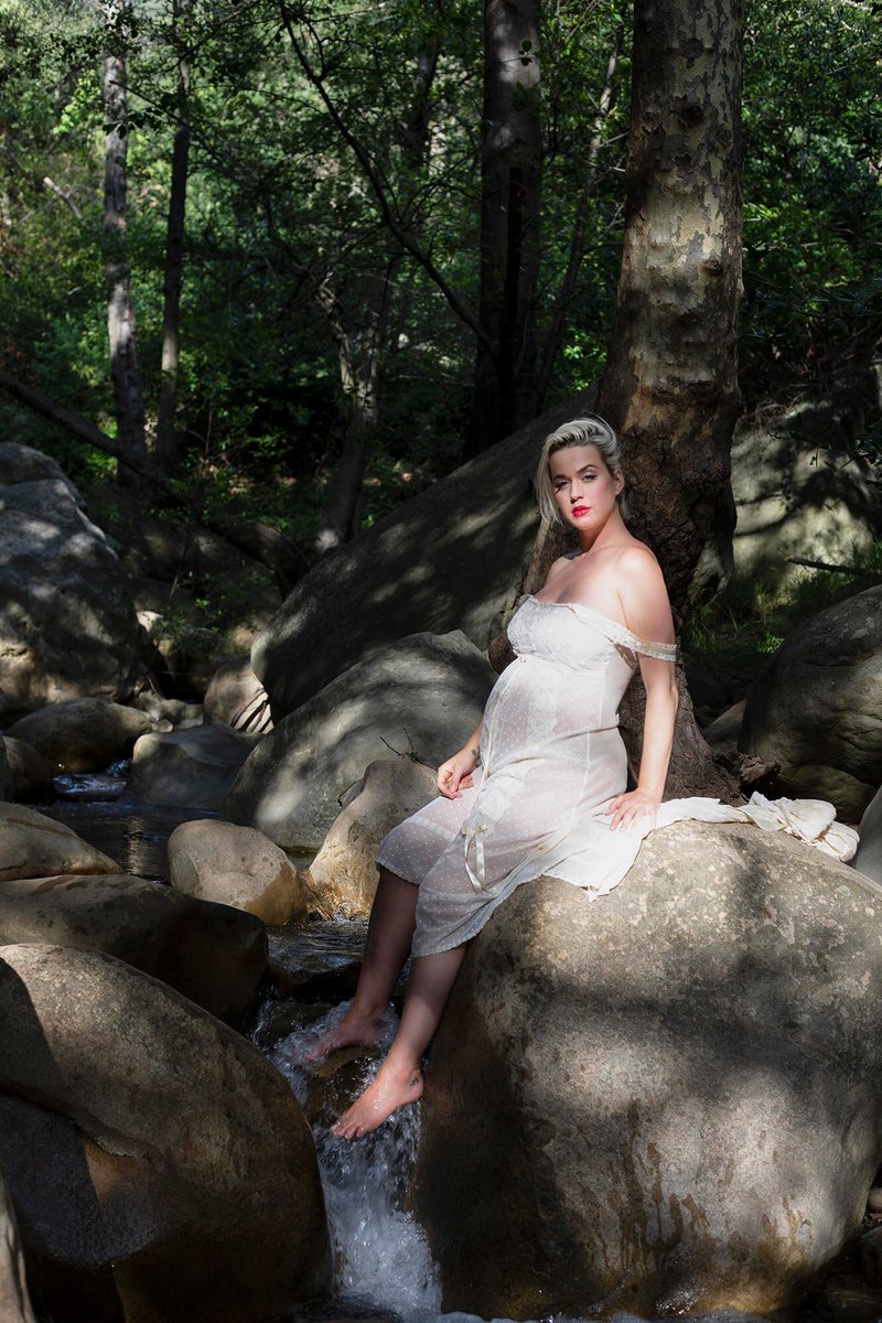 katyperry's tweet photo. 12 hours until #DAISIES 🌼 is out! The music video premiere page is now LIVE at https://t.co/Tiil6MBijD. Hope it’s ok if I zoom bomb your party tonight 😬💁🏼‍♀️🎉 https://t.co/bUZDg87GM7