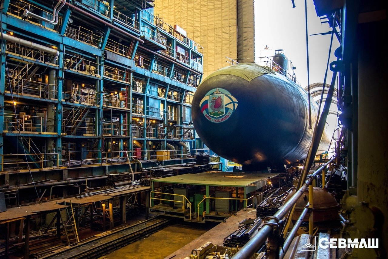 Судостроительная верфь оск. Крупные предприятия судостроения. Кораблестроительный завод в санкт-петербурге. Судостроительная верфь. Судостроительная верфь речная.