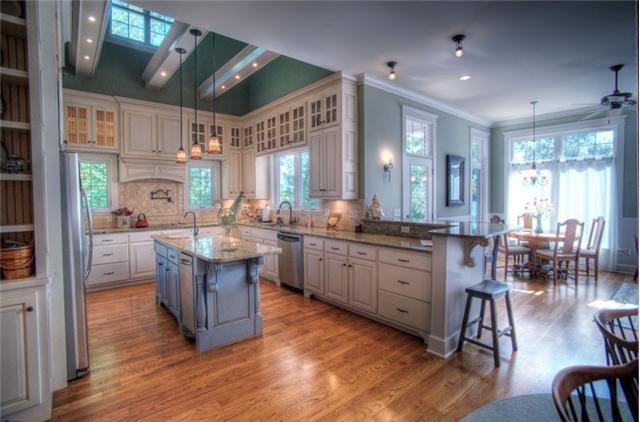 NEW LISTING!!
$1,370,000
269 Beechnut Estill Springs, TN
5 BR 4 Bath 4920 sq ft
Immaculate lake front home in Highland Ridge. Very easy walk to dock, with a cabana to entertain on, lots of storage, fire pit area, and private boat ramp. Too many amenities to mention.