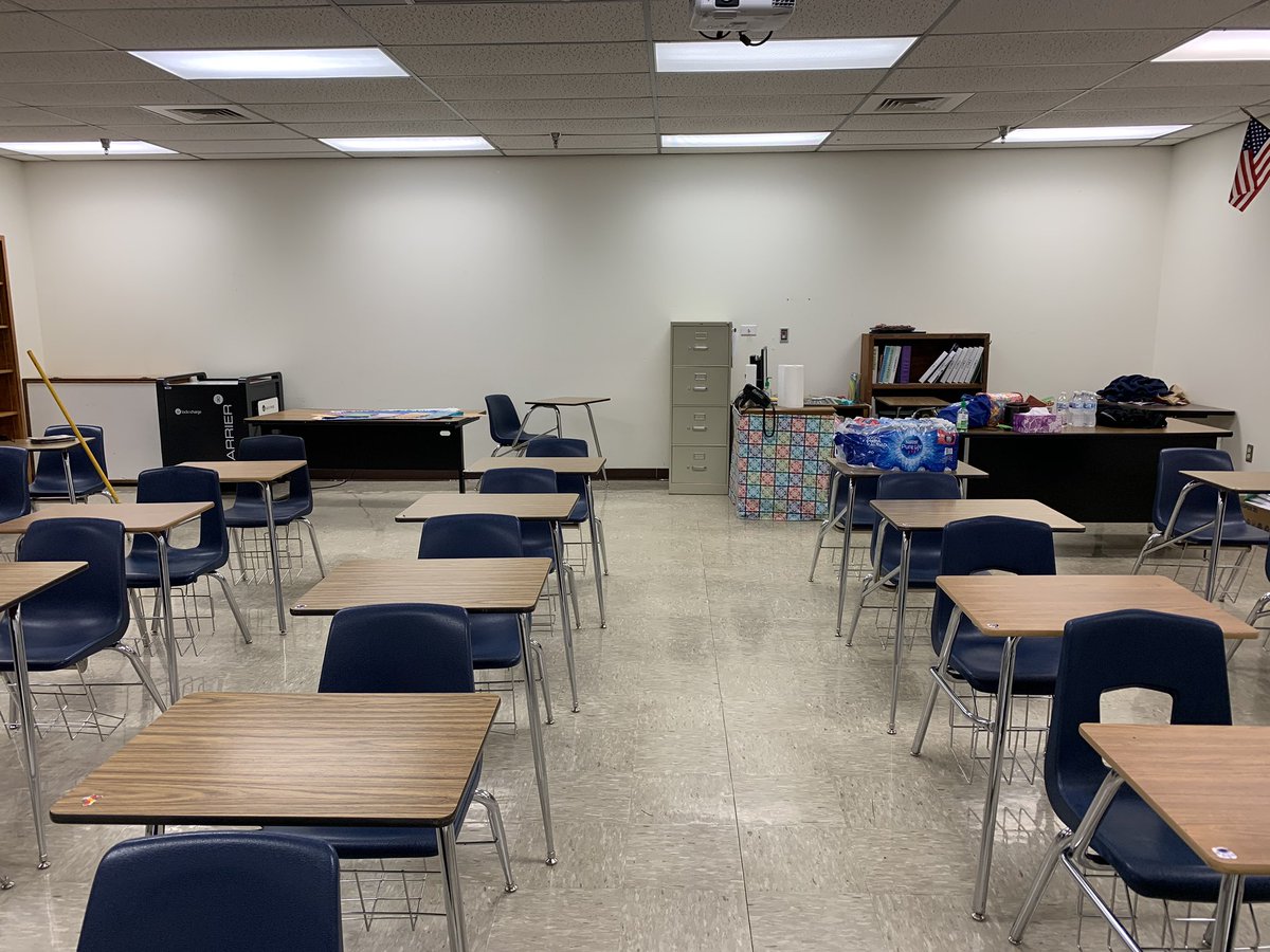 smarcale's tweet photo. I miss my kids, the good mornings, the fun talks, the light bulbs going off, and so much more. I feel lucky that I can come back and see most of them next year. To the seniors I have taught thank you for letting me be part of your journey and I wish you the best of luck! #FHS 💙 https://t.co/hwtClkTG7P