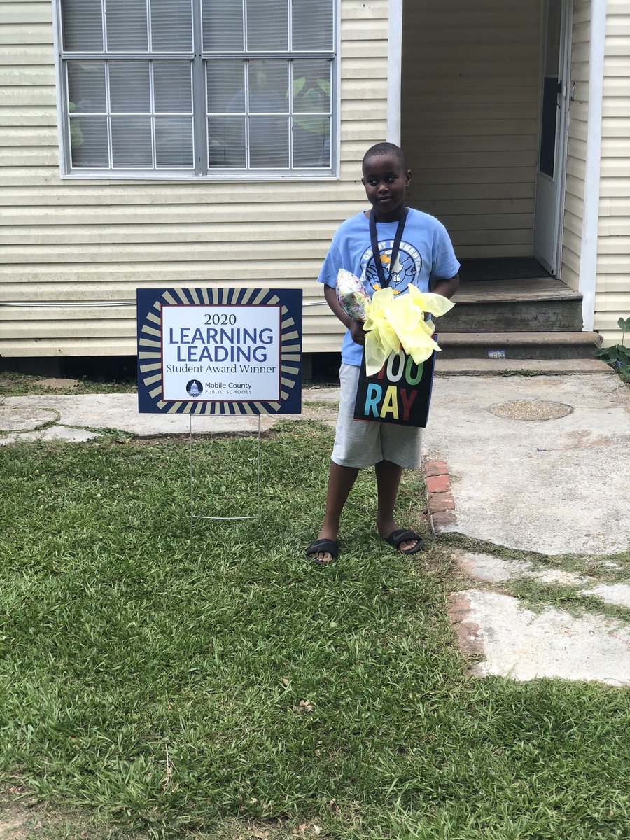 We surprised our Student of the Year today with a parade in his honor! He was so excited to see us! Congratulations Derrick! @GrantPrincipal <a href="/EaglesGrant/">Ella Grant Eagles</a> @empowermcpss
