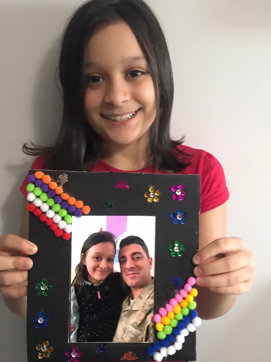 BK_Erzurum's tweet image. Online  görsel sanatlar dersinde resimlerini koyabilmek için kendi çerçevelerini tasarladılar...#evde kal sanatsız kalma .. @ilkay_tandogan @IspirNeslihan @bahcesehirk12 @BK_Erzurum