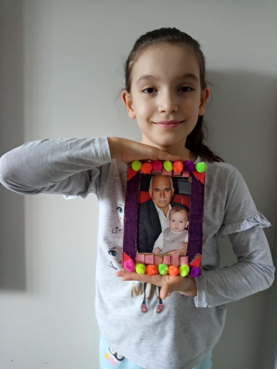 BK_Erzurum's tweet image. Online  görsel sanatlar dersinde resimlerini koyabilmek için kendi çerçevelerini tasarladılar...#evde kal sanatsız kalma .. @ilkay_tandogan @IspirNeslihan @bahcesehirk12 @BK_Erzurum