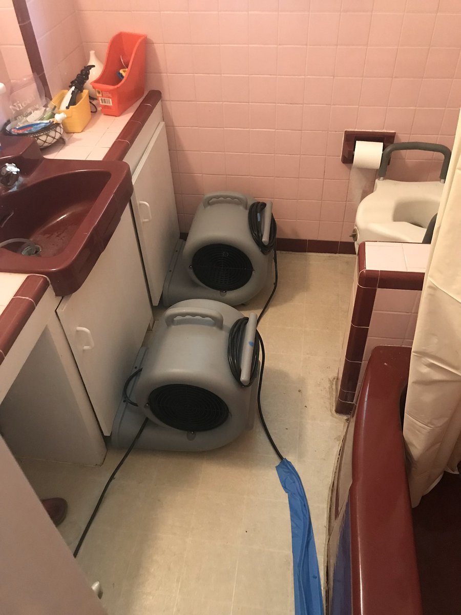 everprosofla's tweet photo. Today we’re drying out some floors and walls that were damaged by water over the weekend. It’s crucial to get this taken care of ASAP to prevent the growth of mold! 💧🦠 #EverProRestoration

Call us for a quote!

📲 1 (800) 583 - 5753

💻 https://t.co/Pqe6qpMqRL https://t.co/Ud15yKA7rq
