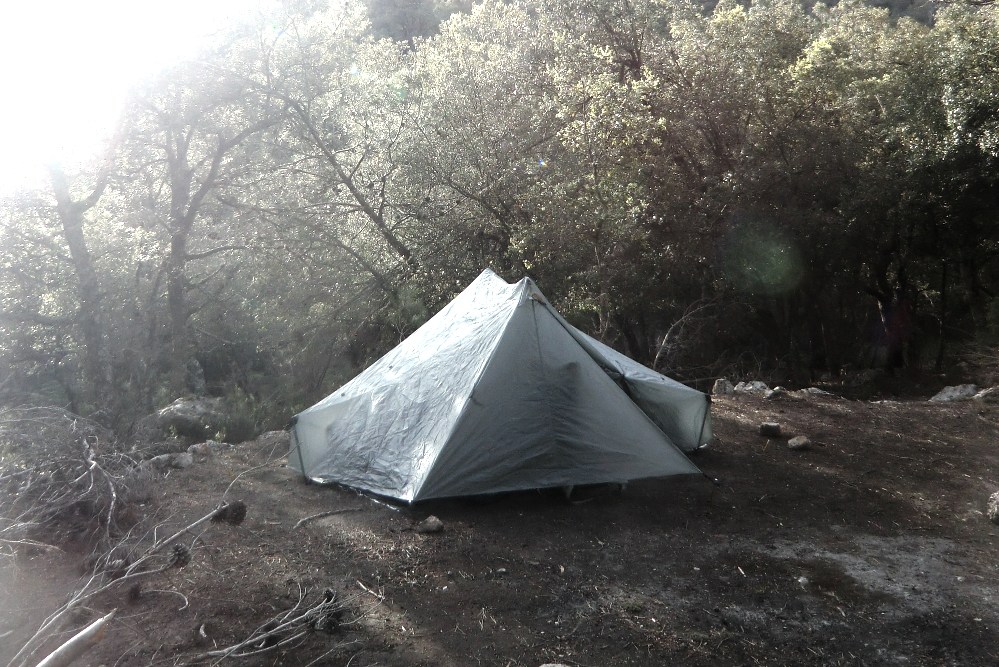bergvolkNET's tweet photo. RT gipfelwelt: Als Mischung aus #Tarp und #Zelt bietet das #Tarptent Stratospire nicht ganz so viel Komfort wie ein richtiges Zelt, kommt dafür mit minimalem Gewicht und Packvolumen aus. #wasserdicht #winddicht #Zelt #ultraleicht #packliste … https://t.co/yXuz52ZZB7