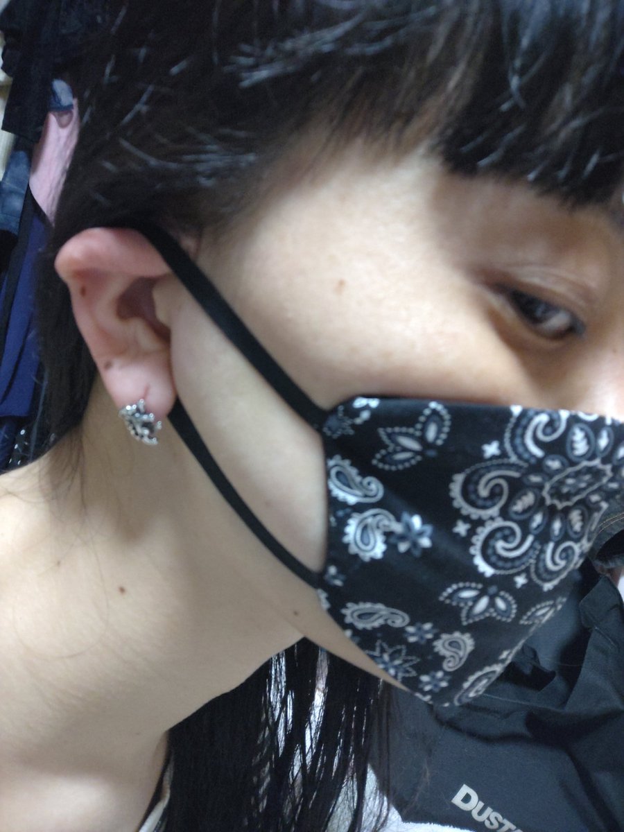 Shuna727's tweet photo. 楽しみにしてたマスクが届いたので、試着してみた。
普段使ってる不織布マスクのサイズ(約90×145mm)を目安に買ったけど…
スリーディメンショナルとスプリットは…ゴムがキツ目では有るけど…まぁ馴染めば使えるかな…って感じ(頬にゴムの型が付きそうやけど)…
※リプに続く→

#モダンマスク
#size1 https://t.co/fEq6x4IQmf