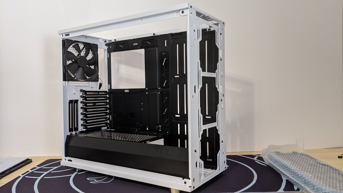 RoninMechaWorks's tweet image. A huge TY to @FractalDesignNA for sending out this awesome Meshify S2 TG case to hold all the crucial components of the @HITCOMMAND Battle Station!   

I think its time for some watercooling!

#hitcommand #FractalDesignNA #watercooling #PCMR #SponsoredBuild #RoninMechaWorks