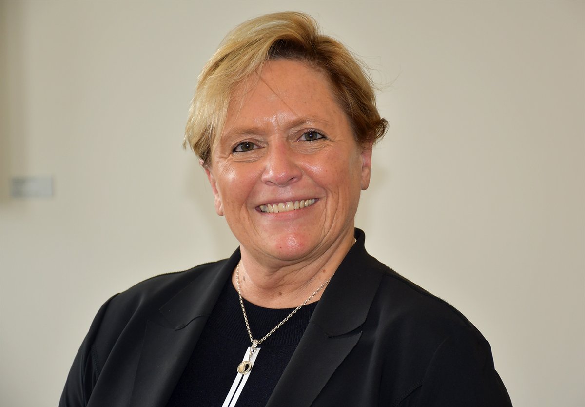 stuggitv's tweet photo. "Wir werden Rücksicht nehmen": Im Interview bei #stuggitv macht die Kultusministerin Susanne #Eisenmann den Schülern in Baden-Württemberg vor den Abschlussprüfungen Mut. Zum Video ➡️ https://t.co/8P8q0OIObX
@KM_BW https://t.co/gdzBxMQOmX