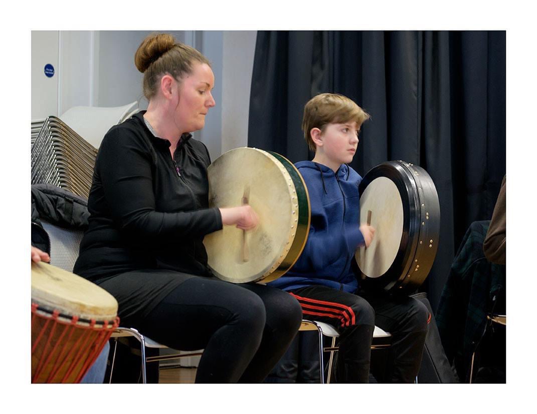 jaykoe's tweet photo. The #bodhran is an #Irish frame #drum. It is commonly played with a wood piece called #tipper, although some #musicians only use their hands.

Here Sharon and Michael Kelly playing the bodhran together. Keep in touch for updates on #CultureMove. 🥁 https://t.co/hCIDFsKhbf