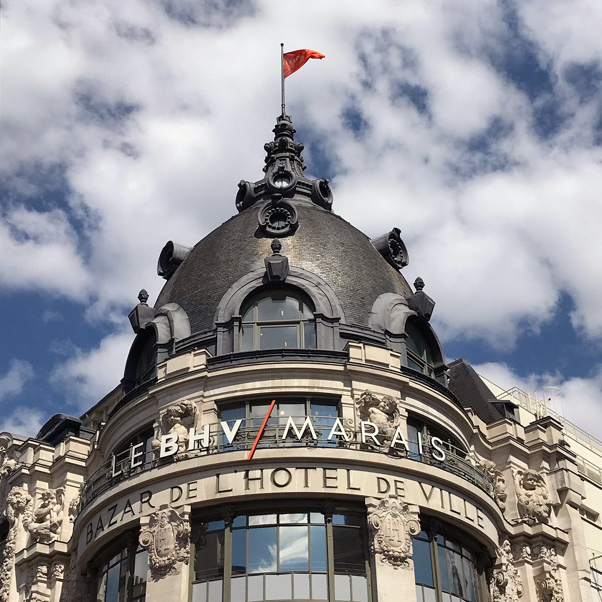 LAFUMA MOBILIER s'invite au mythique bazar, <a href="/leBHVmarais/">LE BHV MARAIS</a>, de l'Hôtel de Ville ! A partir de demain, et jusqu'au 30 juin, notre nouveau pop-up store sera installé au 2ème étage du magasin. Profitez-en pour venir découvrir nos collections fabriquées dans la Drôme ! 🇫🇷