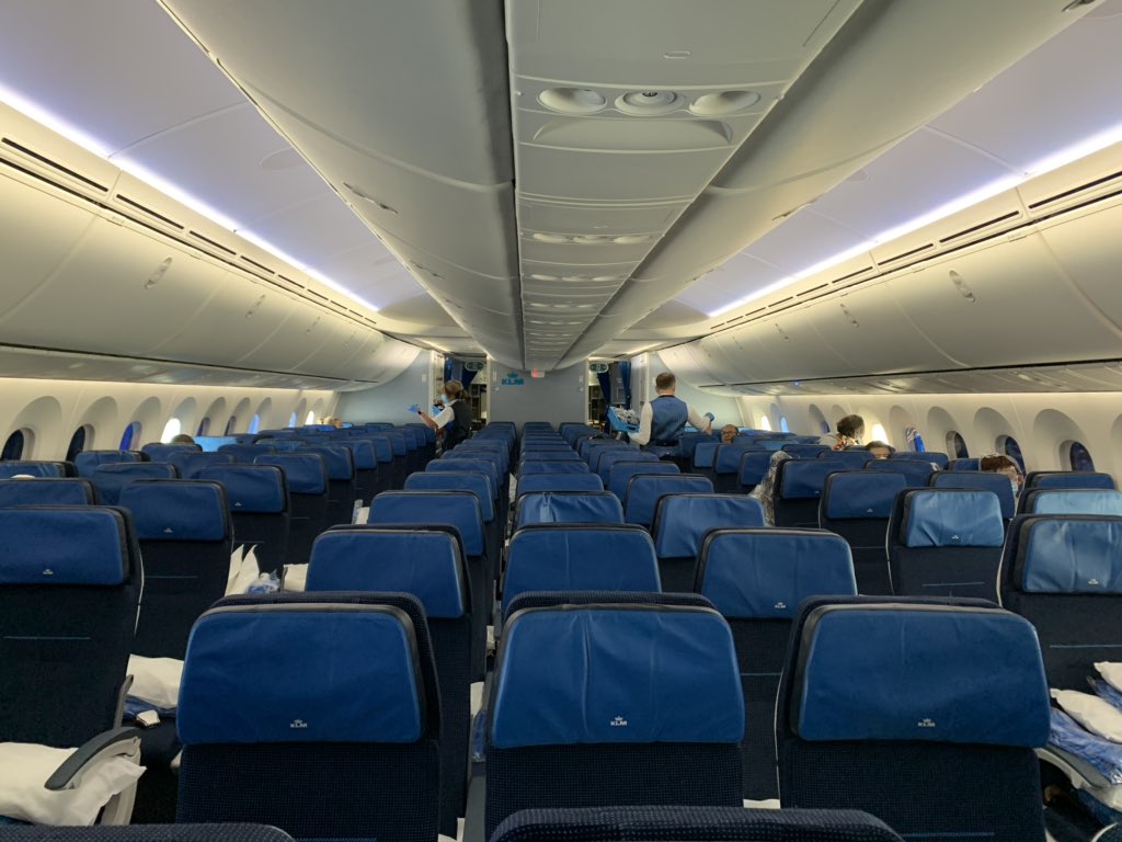 I think there’s actually less then the 50 pax they mentioned at EDI. This is the rear cabin on the 787-9 Dreamliner. The nearest person to me is about eight rows away. Perfect.