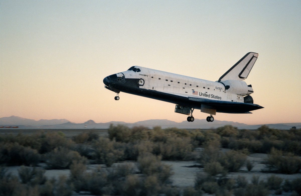 SpaceAboveUs's tweet photo. Ulysses is about to set out on a journey unlike any other spacecraft, but only if Discovery can get off the launchpad for STS-41! Columbia and Atlantis were forced to roll back to the VAB, let's see if OV-103 can get it done! #STS41 1/5 https://t.co/RcC7IGeoSb