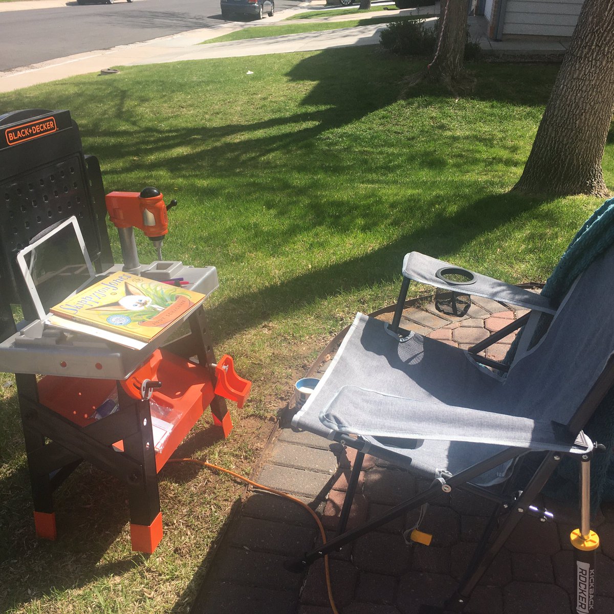 SeabergTeacher's tweet photo. My “desk” for storytime today. Having wifi problems and am using the neighbors wifi - with permission of course! #preschoolteacherlife #remotelearning #teamjeffcoremote
@TeamJeffco @DutchDolphins https://t.co/1h0uCohfdf