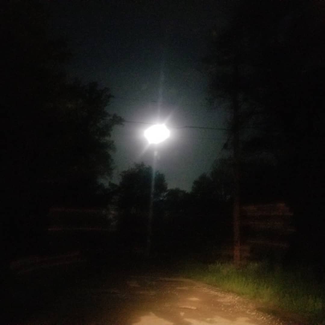 Cactusjack68's tweet photo. Moon going down https://t.co/8EFlS9FSmn