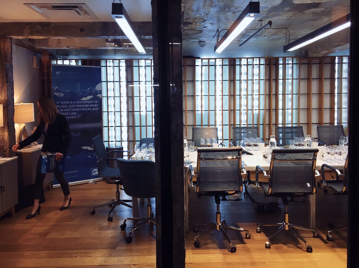 CLOSING TABLE • Our boardroom can accommodate all needs for your success story.
⠀
#yourwineisourpassion