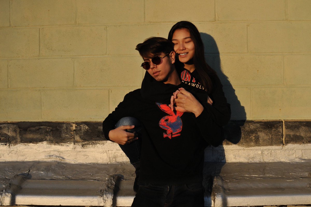 ____bean____'s tweet image. who said you cant have a photoshoot on a rooftop with your best friend?