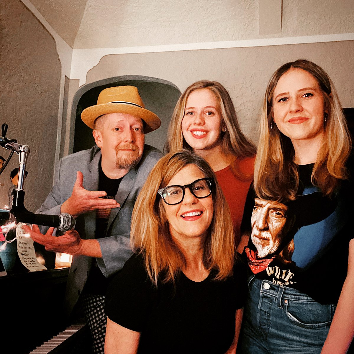 jeffkazee's tweet photo. My  Squad. @constancekazee @vassileiafoxy @Sophia_Kazee @WillieNelson PLUS SHOW #8 (5.13.20) SETLIST “Live From The Living Room Lounge, Astoria, Queens.” https://t.co/TTfrXWb3yK