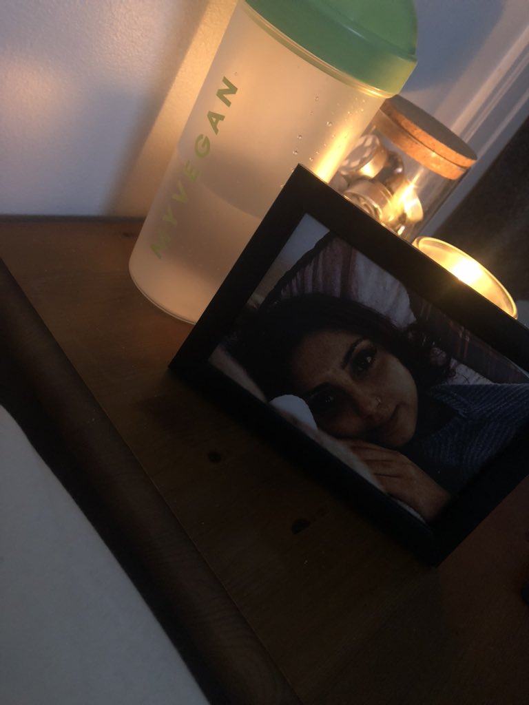 PhuckinEl's tweet photo. took a screenshot of a FaceTime call with my girlfriend one night so that I could print a photo out of her in bed, because we haven’t shared a bed in months and we may not for a few more (shoutout lockdown 🙃)... but OH MY LAWD is she effortlessly flawless😍😍😍 https://t.co/hlVurU6aLe
