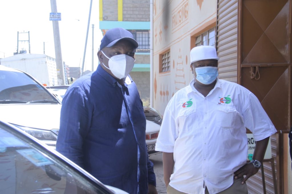 mofarmfresh's tweet photo. Earlier today our staff, led by our executive, distributed assorted items to our brothers and sisters who have been affected by the current economic situation. #kenya #mofarm #nairobi #covid19 #coronaviruskenya https://t.co/YWRMmB4QeB