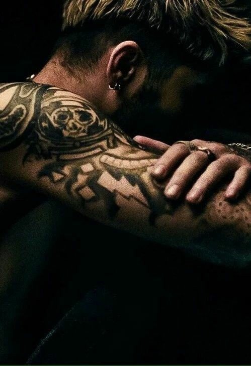Zayn Hot Malik (Shirtless) : a Thread