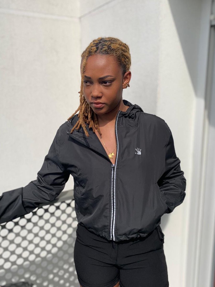 1mycustom's tweet photo. #ThisIsMyCustom : 🤚

ℹ️ Coupe-vent femme, noir, flocage et liseré réfléchissants.

🛒 Commande et infos en DM. https://t.co/TdUosMLBsJ